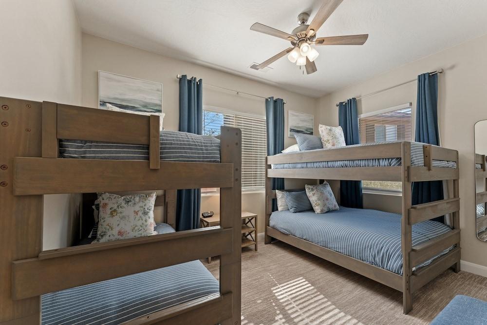 Sunset on the 5th 3 Bedroom Townhouse by RedAwning