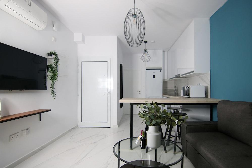 Limnaria 123: Seaside Romantic Flat