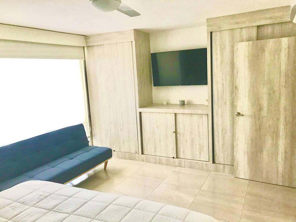 Beautiful Apartment With Pool, gym and Beach Just 80 Meters Walk, Fully Equipped