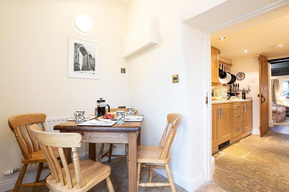 Ingleton - 2 Bed Cottage - Sleeps 4 - Pet Friendly