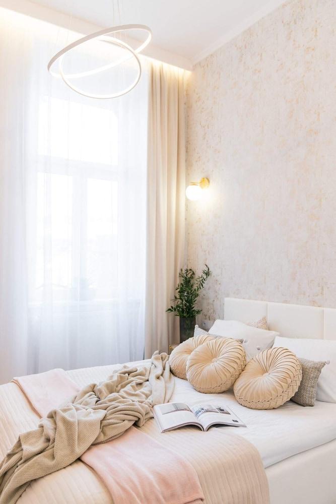 Rubinstein Apartment - LoftAffair