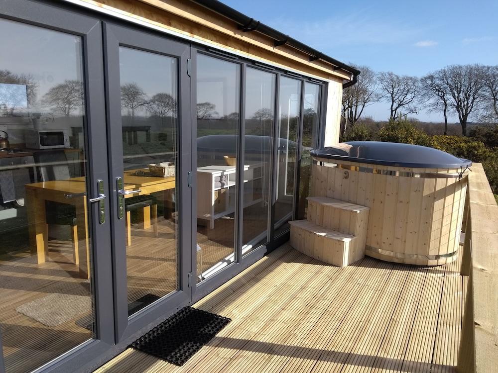 Cleeves Cabins, Arran Luxury Lodge With hot tub