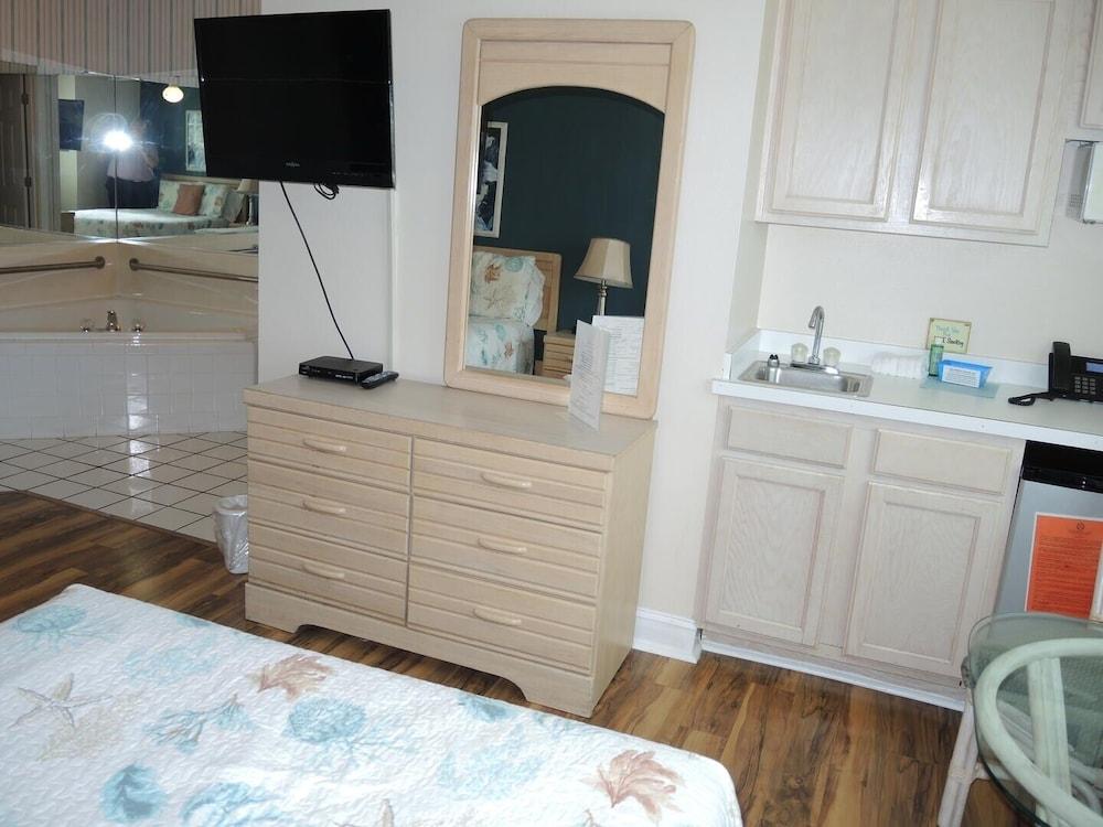 Golf Resort Villa 509 within Walking Distance to Food and the Pool by RedAwning