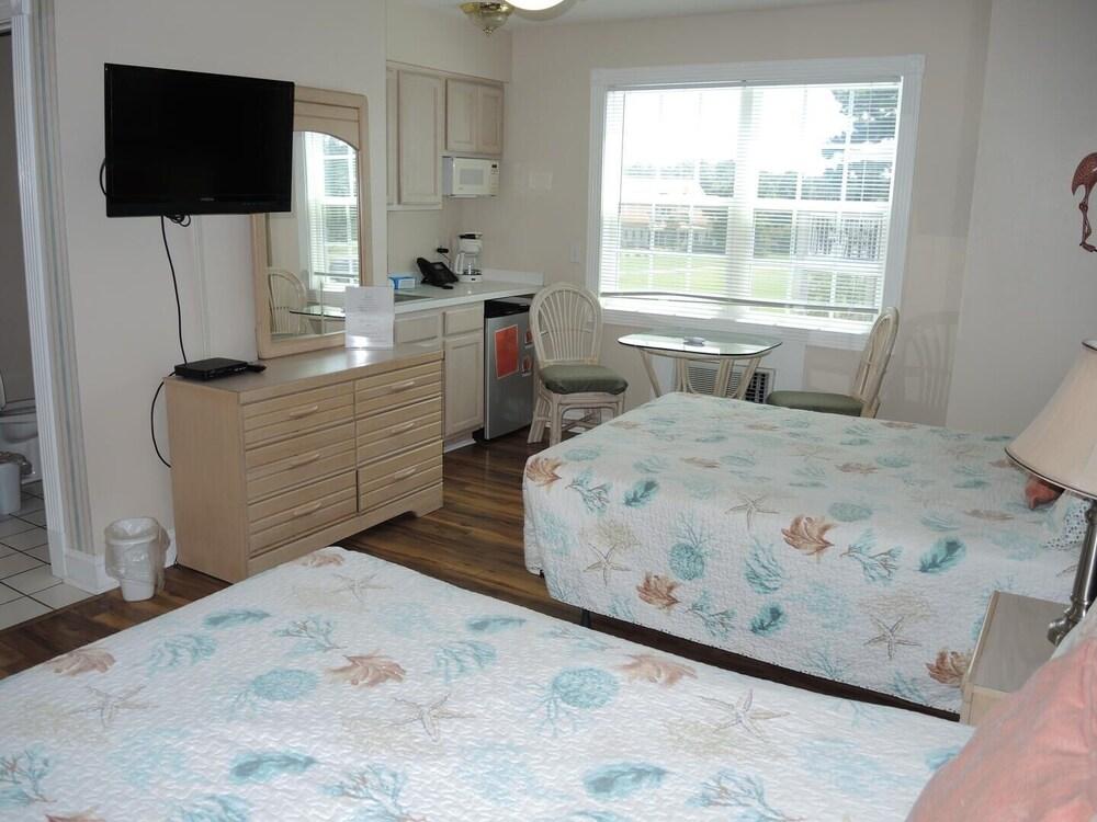 Golf Resort Villa 509 within Walking Distance to Food and the Pool by RedAwning