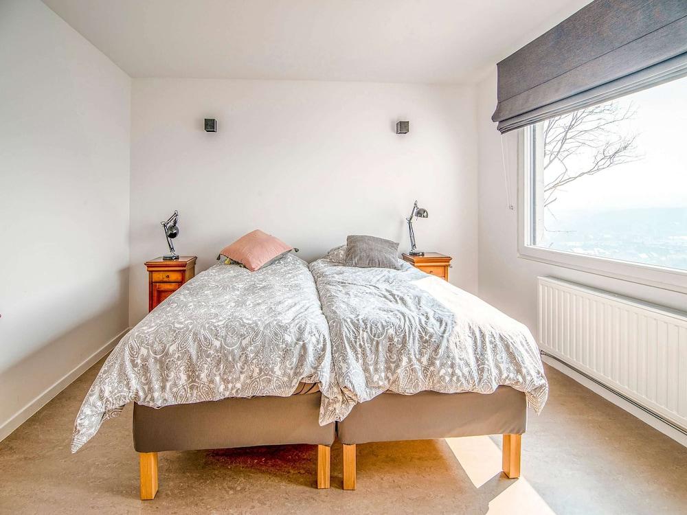 Holiday Home in HUY Near Town Center