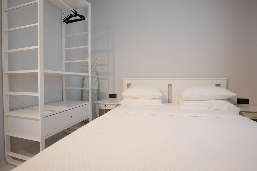 AEGEAN Apartments - Marina & Chios Island View