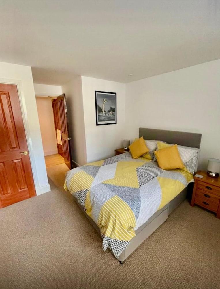 Stunning Spacious Apartment on River Ness