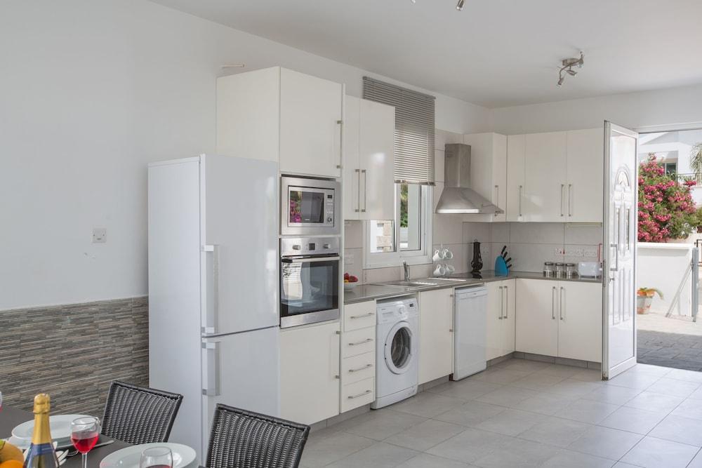 Villa Suri, Luxury Seafront Villa