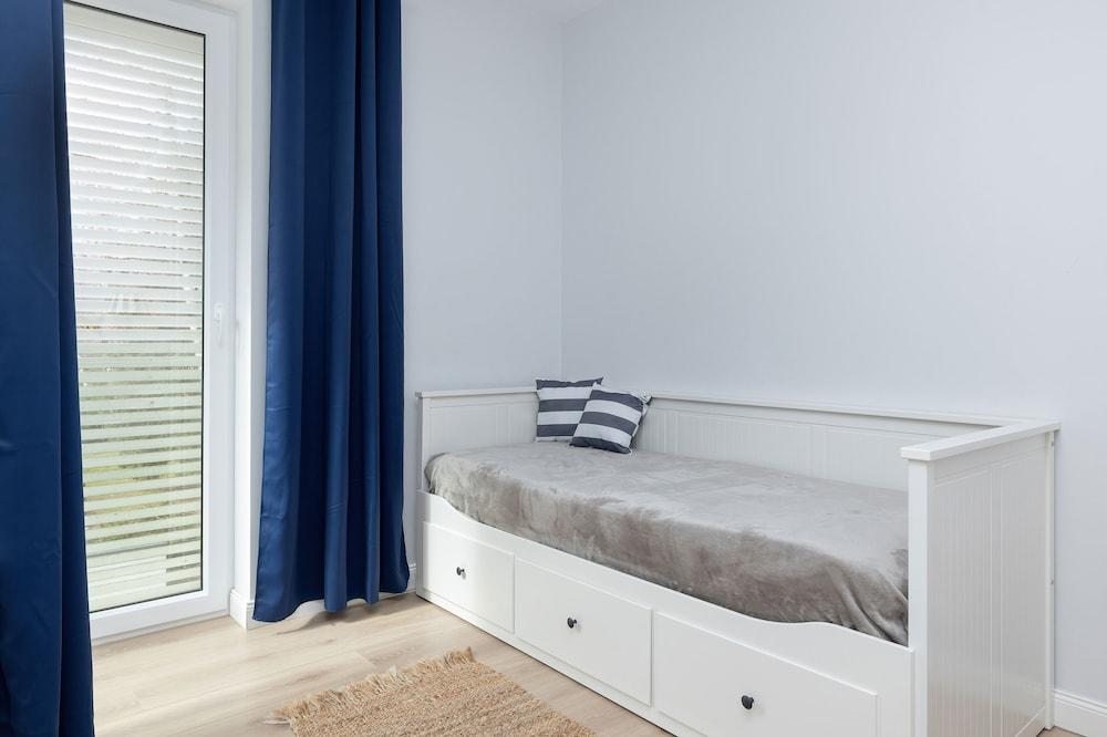 Four Seasons Apartment by Renters