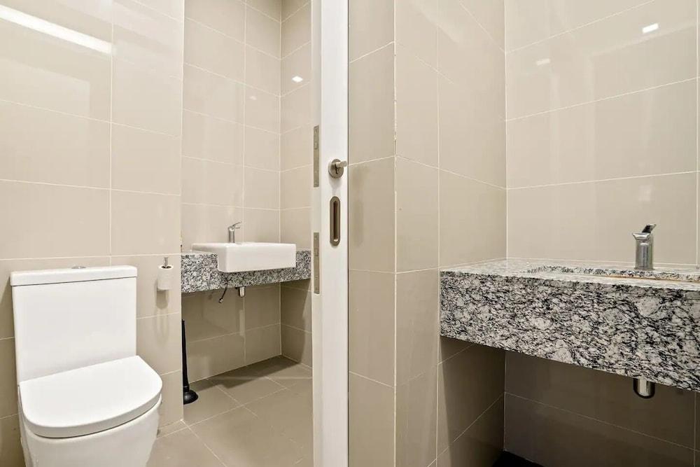 Deluxe2 Paradigm Mall