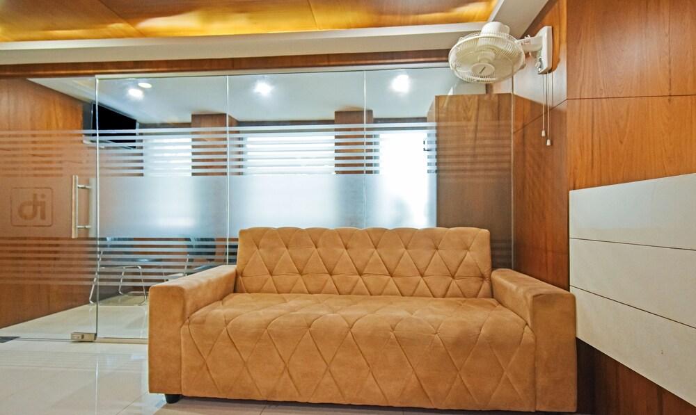 Itsy Hotels Deluxe Inn