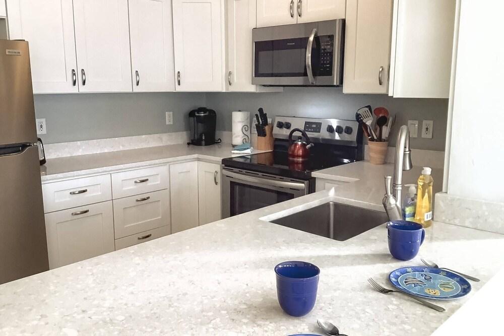 Peacock Bungalow - Right