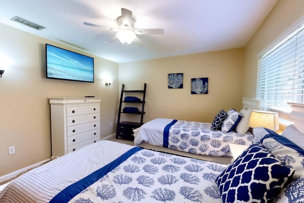 Peacock Bungalow - Left