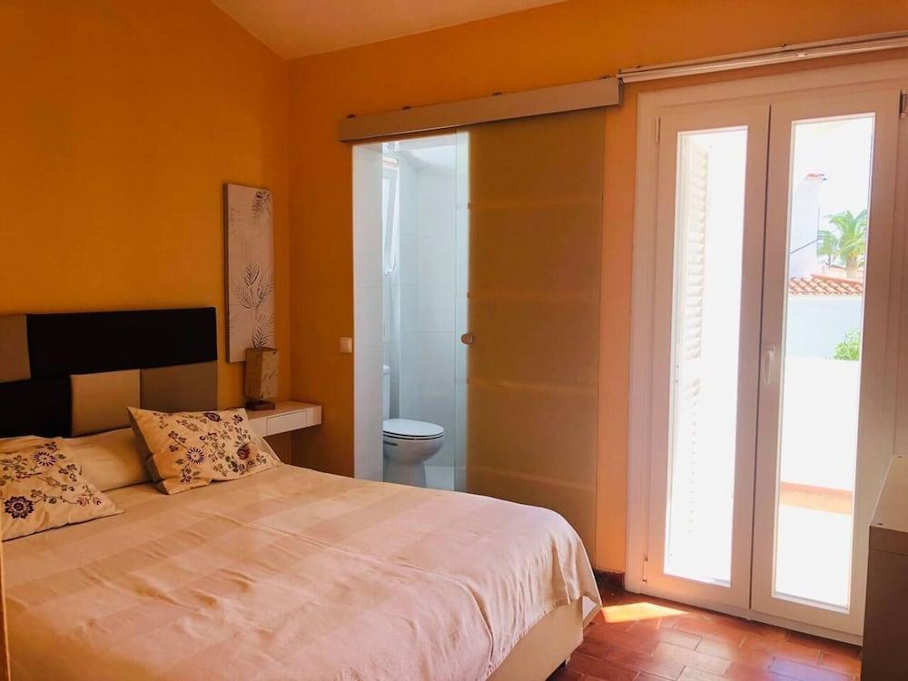 Remarkable 3-bed House in Albufeira