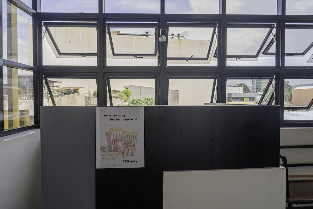 OYO 711 Goff's Place