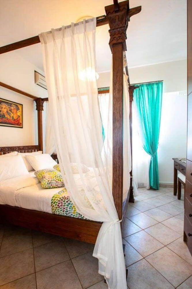 Captivating Bougainvillea Apartment in Panormos