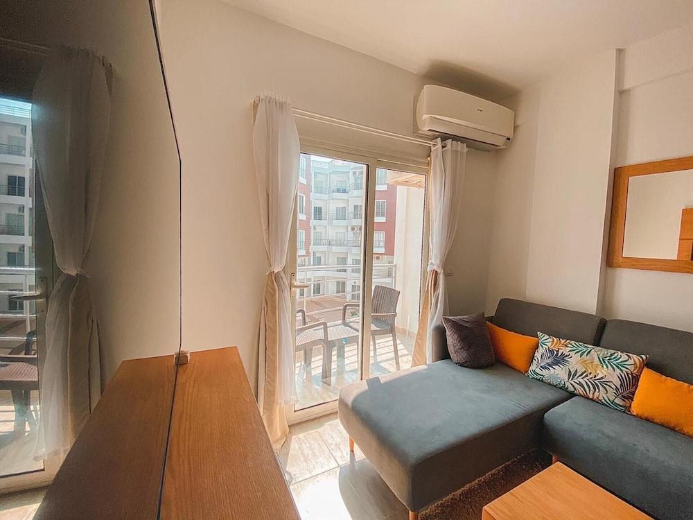 Brand new 2-bed Apartment