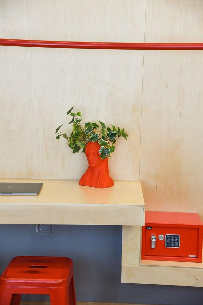 CentraL44 OMG CasuaL Suite