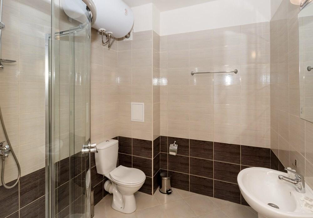 Charming 1 Bedroom Apartment for up to 4 Guests