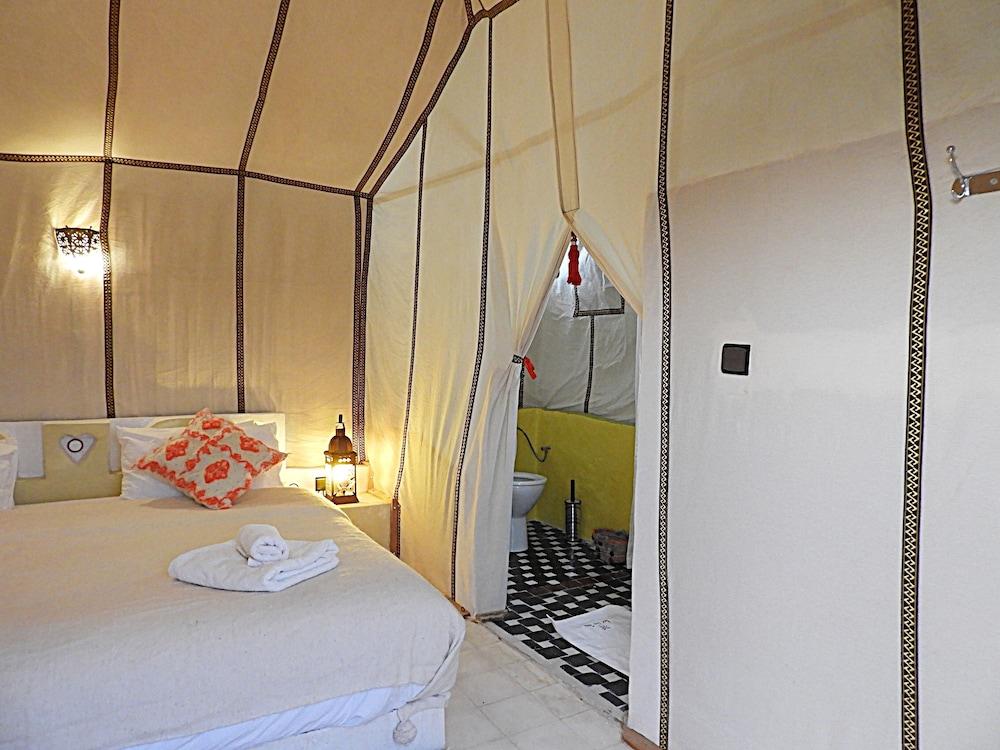 Room-sleeping in a Luxury Tent in Merzou