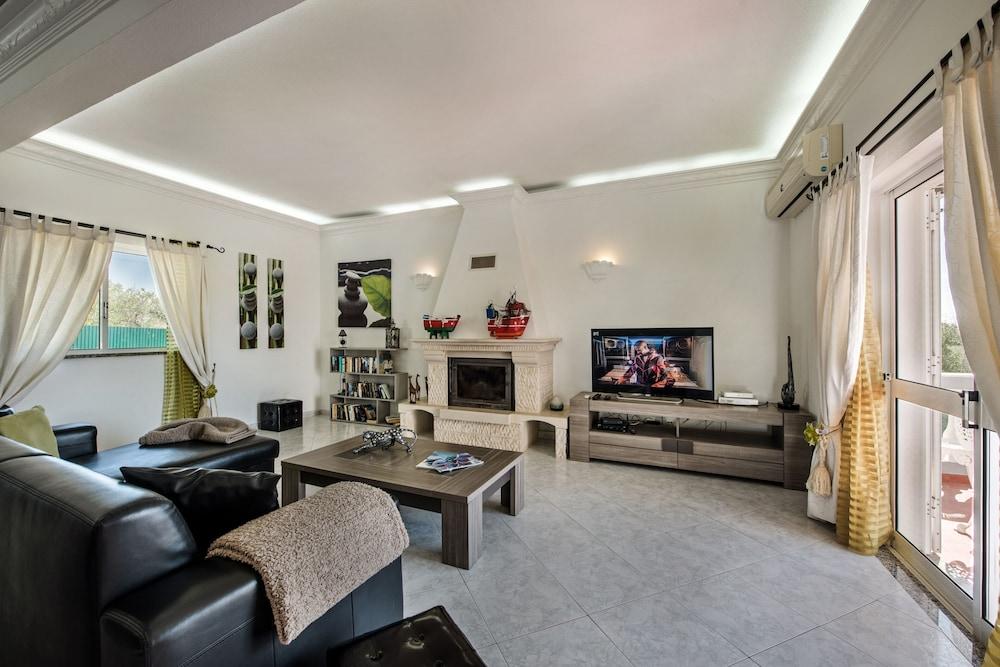 Villa Cadre - 5BR w Private Pool & Snooker Table