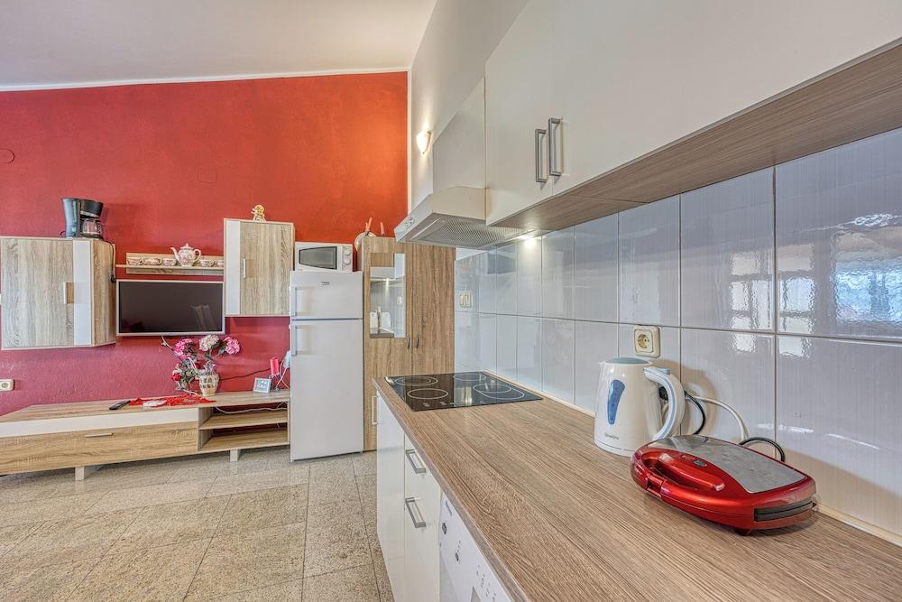 Cherry Apartment With Sea View