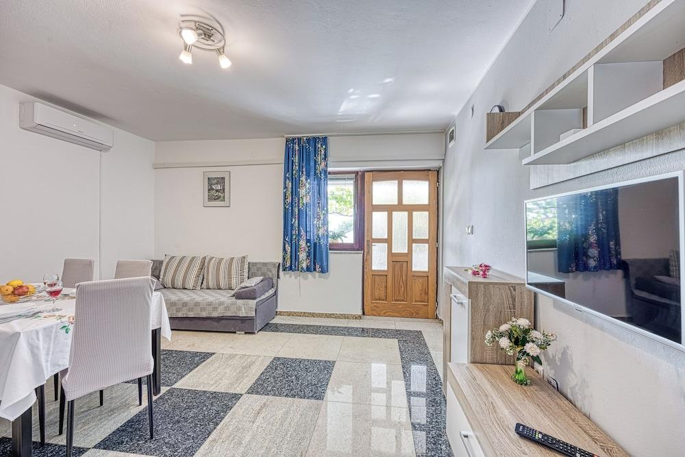 Silver Apartment Sea View