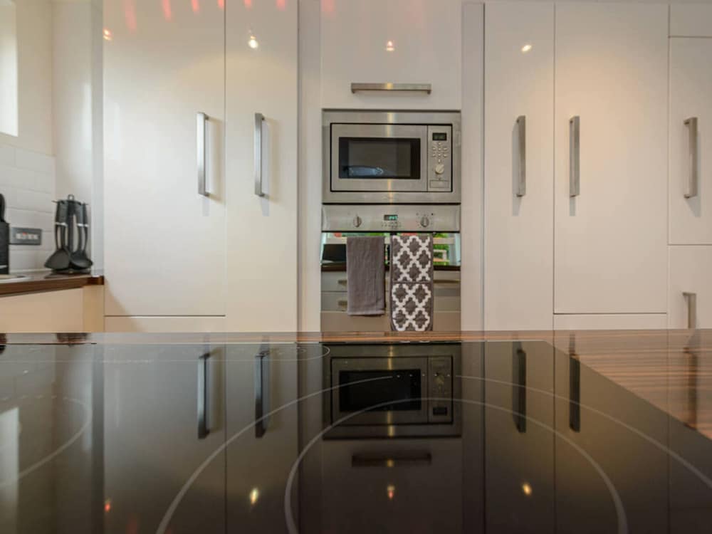 Corrin - Chic 1 Bedroom Apartment