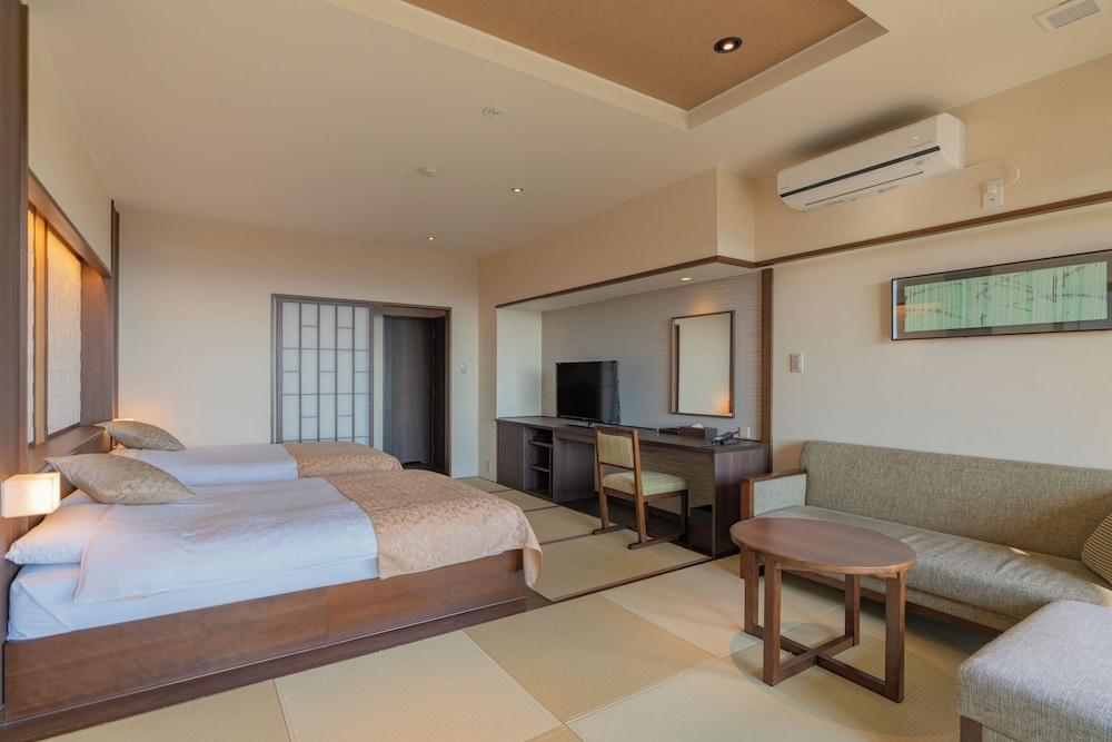 Omuro no Mori Gyokusui - 13 years or older -