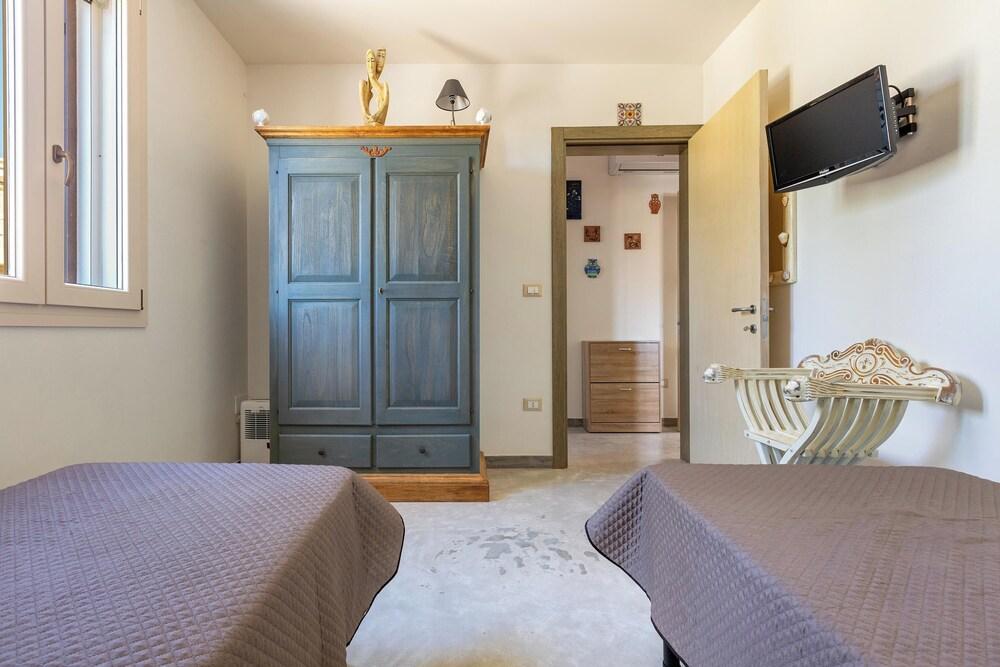 2062 La Cornola Dependance by Barbarhouse