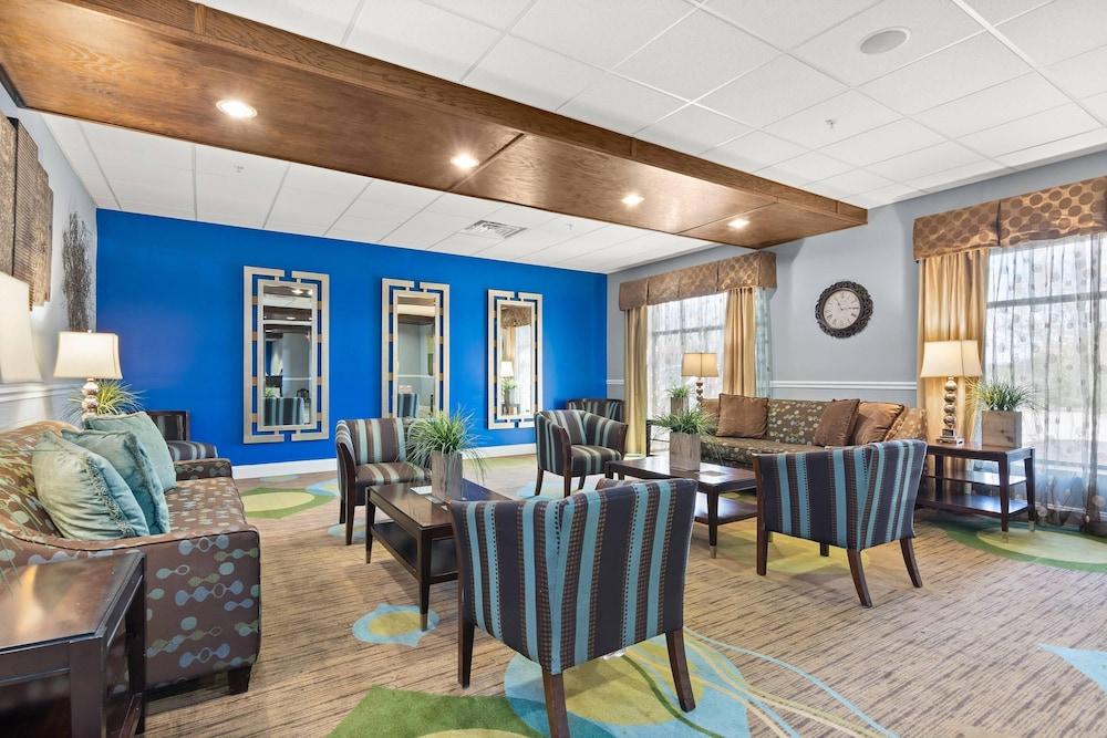 Portland Inn & Suites