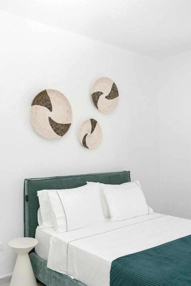 Anemos Fira Caldera View