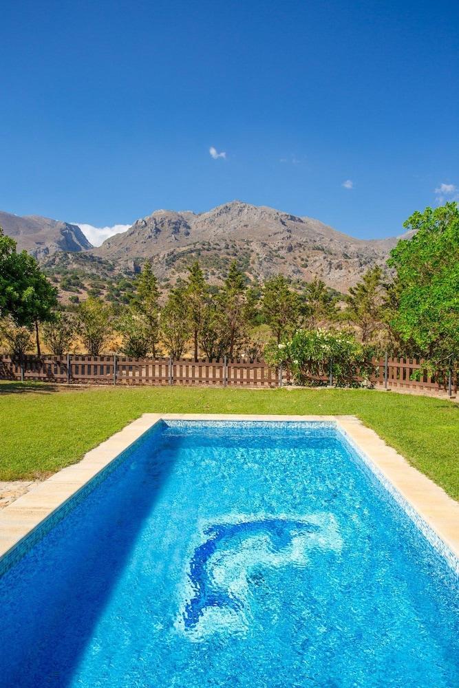 Spiros Beach Villa Large Private Pool Walk to Beach Sea Views A C Wifi Car Not Required - 971