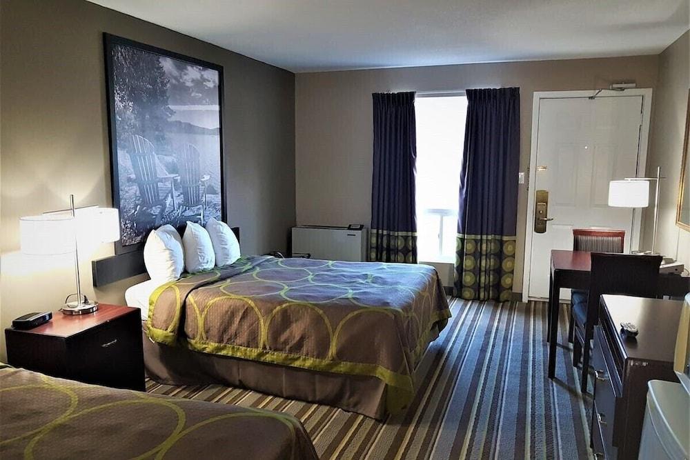 Jolly Roger Inn & Resort