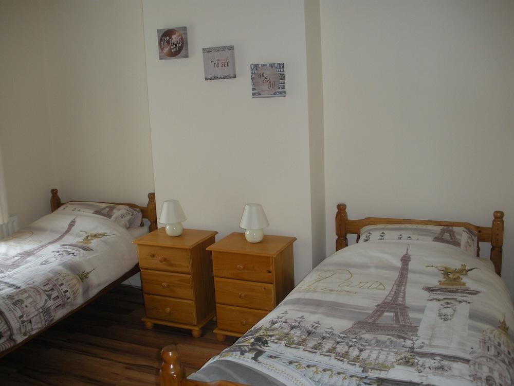 Beautiful 3-bed House in Knock