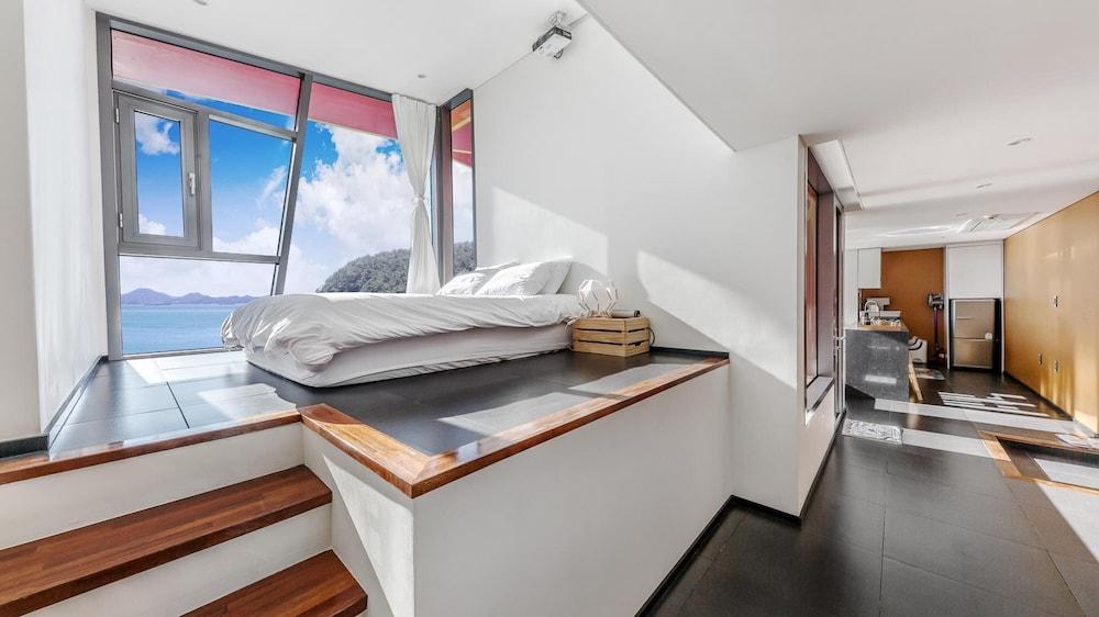 Namhae Pumda Pool Villa Pension