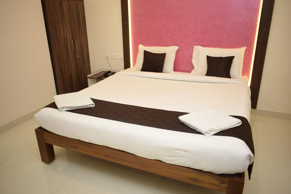 Sai Senthoor Paradise