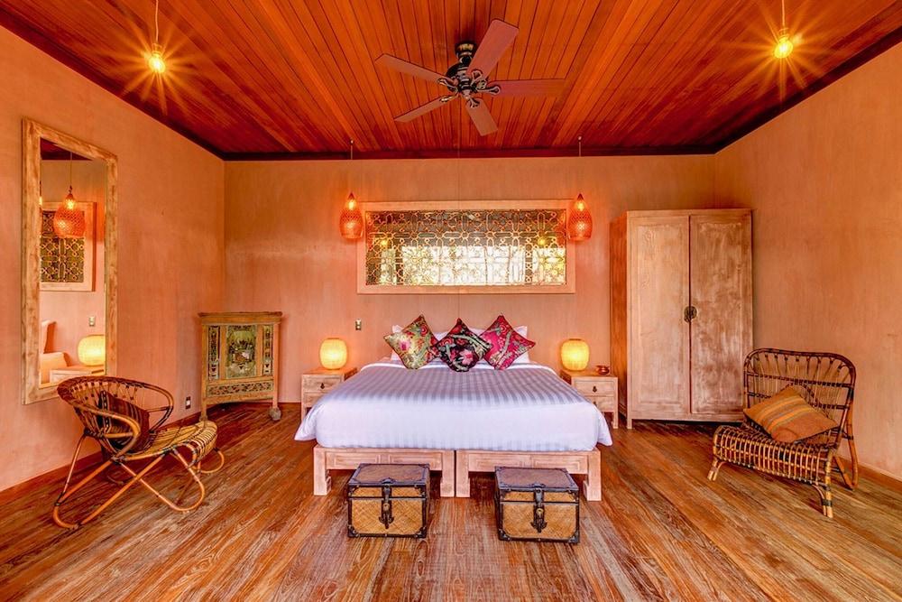 Secluded Beachfront Villa Manis, 5br, Candidasa