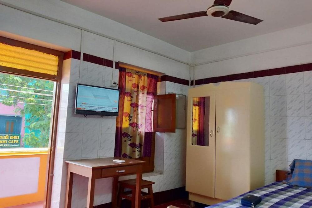 Parisha Residency - Temple Side Hotel