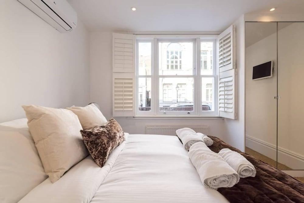 Fulham 2-bed Apt w/ South Terrace Near Tube