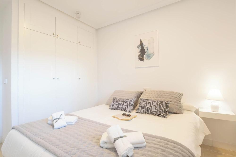 Sunset Golf Apartments