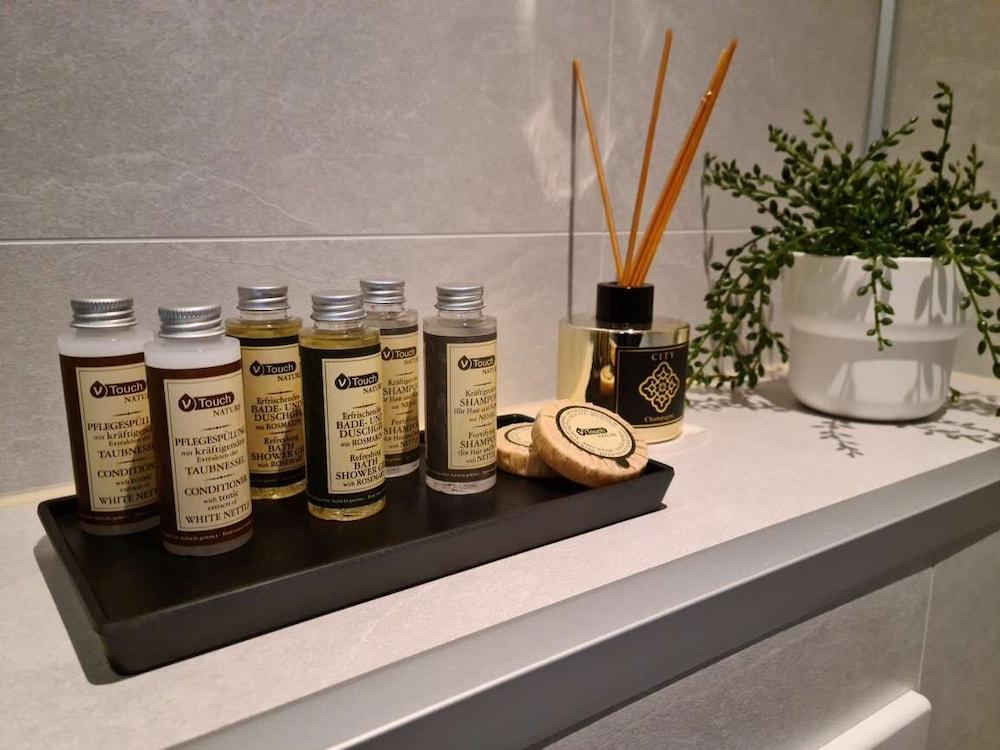 Room-spacious Private Room, Queen Bed, C