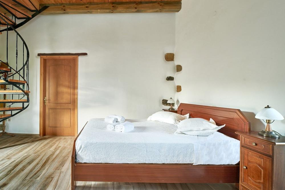 Achilleas Apartments