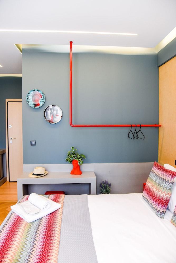 Central 44 Wow Casual Suite