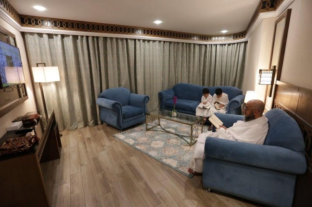 Violet Al Azizia Hotel