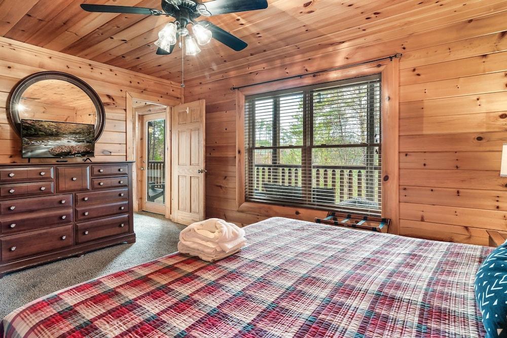 Cougar Crossing Vista - HotTub Pool View