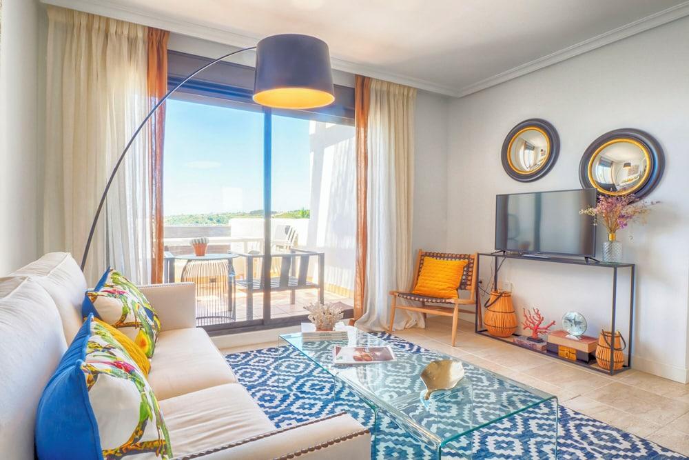 Sunset Golf Penthouse