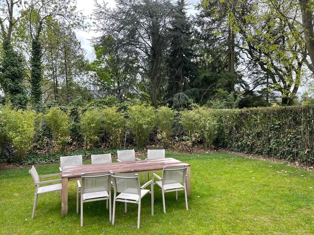 The Pink House, Uccle