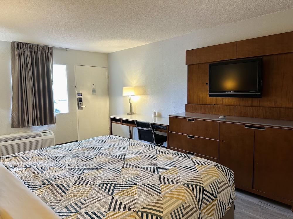 Motel 6 Forrest City, AR