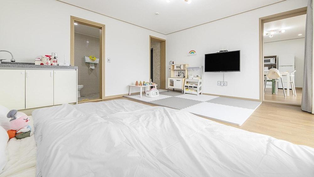 Jeju Seongsan Baekrok Kids Pension